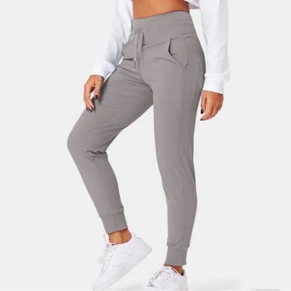 HALARA Light Gray High-Rise Drawstring Joggers